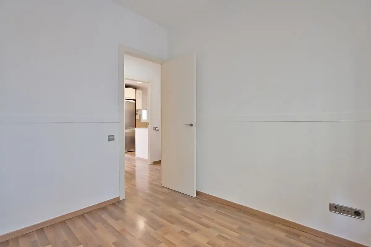 Piso en venta en Barcelona con Calefacción, Terraza y Balcón