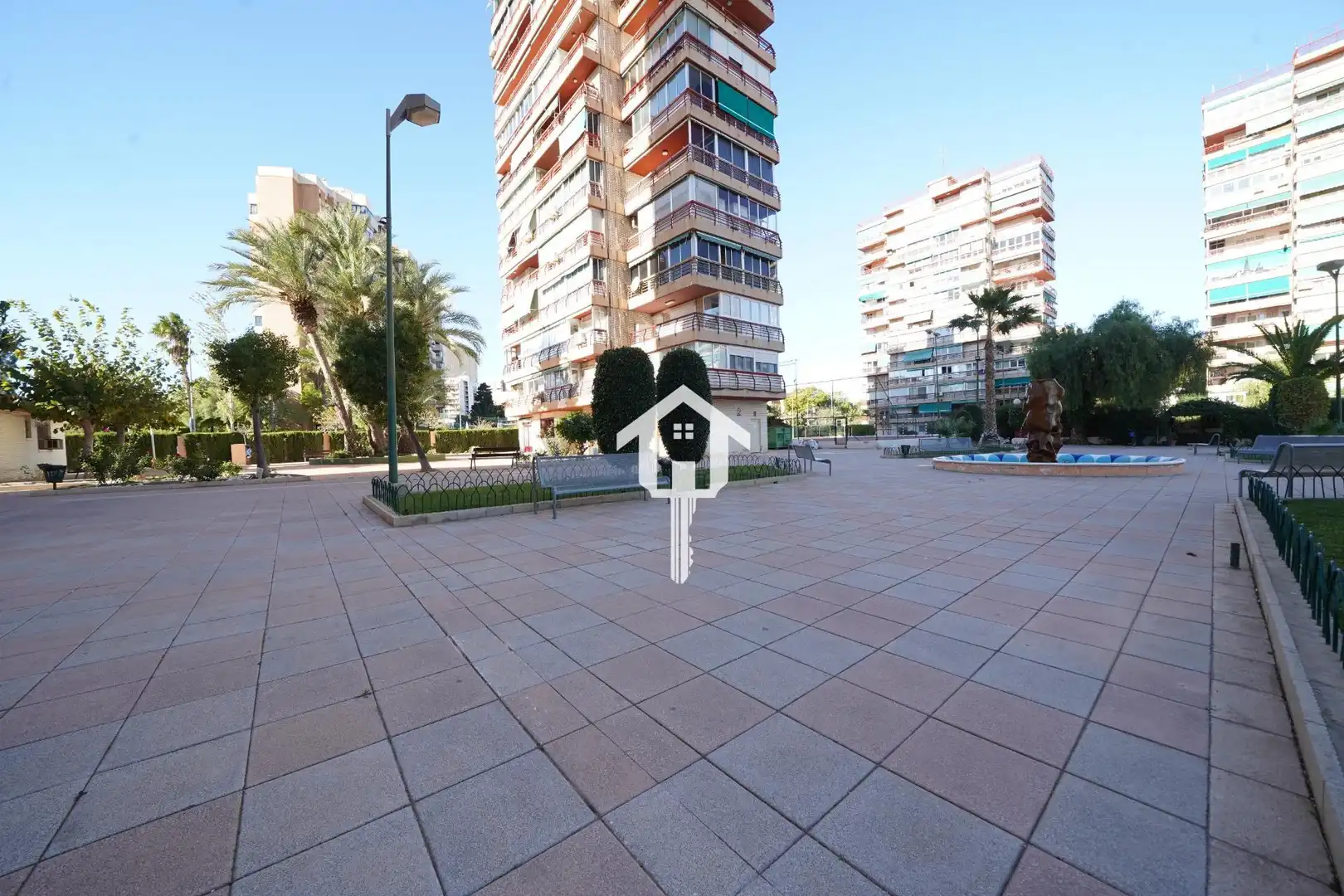Vista exterior de Pis en venda en Alicante / Alacant amb Terrassa, Moblat i Piscina comunitària
