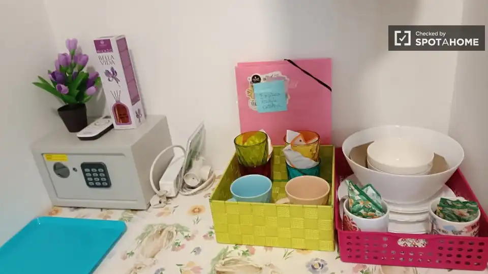 Kitchen of Flat for share in Madrid  with Air Conditioner, Terrace and Furnished