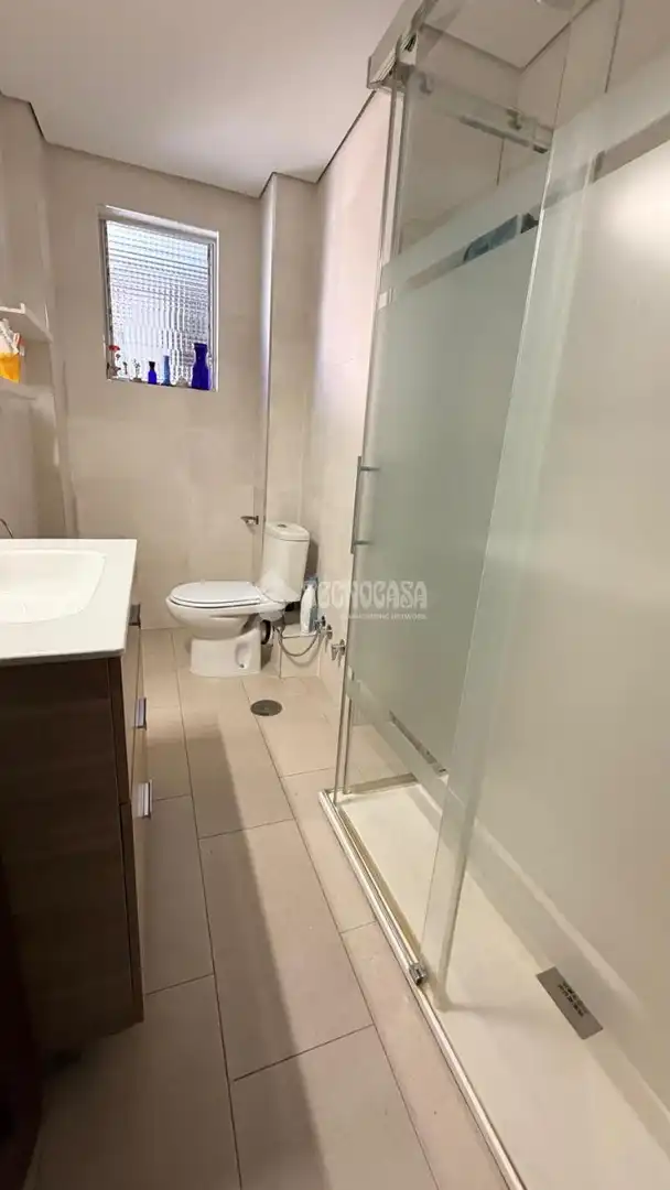 Bany de Pis en venda en Madrid amb Calefacció, Parquet i Terrassa