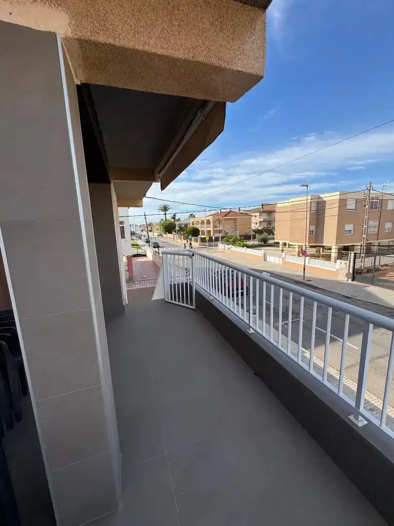 Terrasse von Wohnungen zum Verkauf in Los Alcázares mit Klimaanlage, Schwimmbad und Balkon