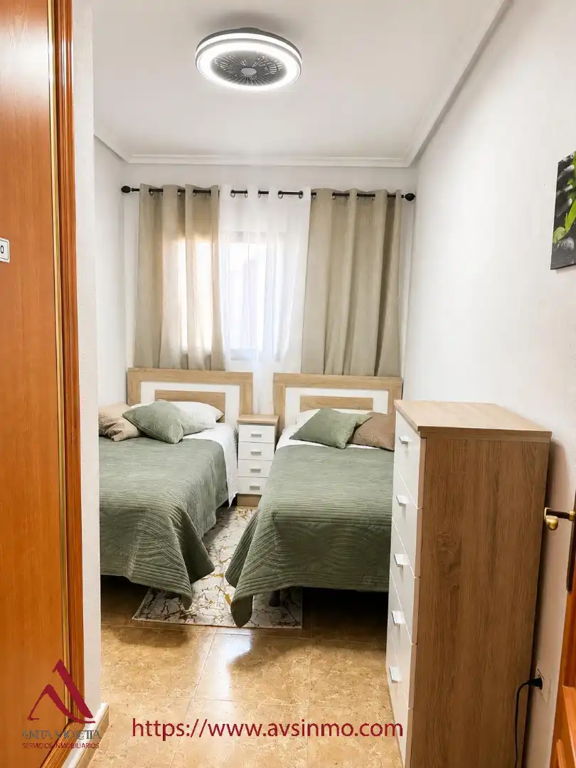 Habitación de Apartamento de alquiler en Orihuela con Aire acondicionado, Calefacción y Terraza