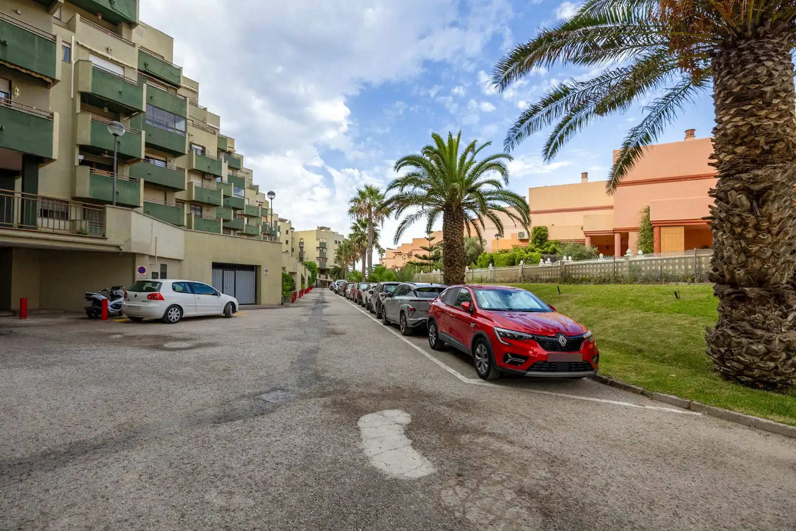 Parkplatz von Maisonette zum Verkauf in Salobreña mit Klimaanlage, Heizung und Terrasse