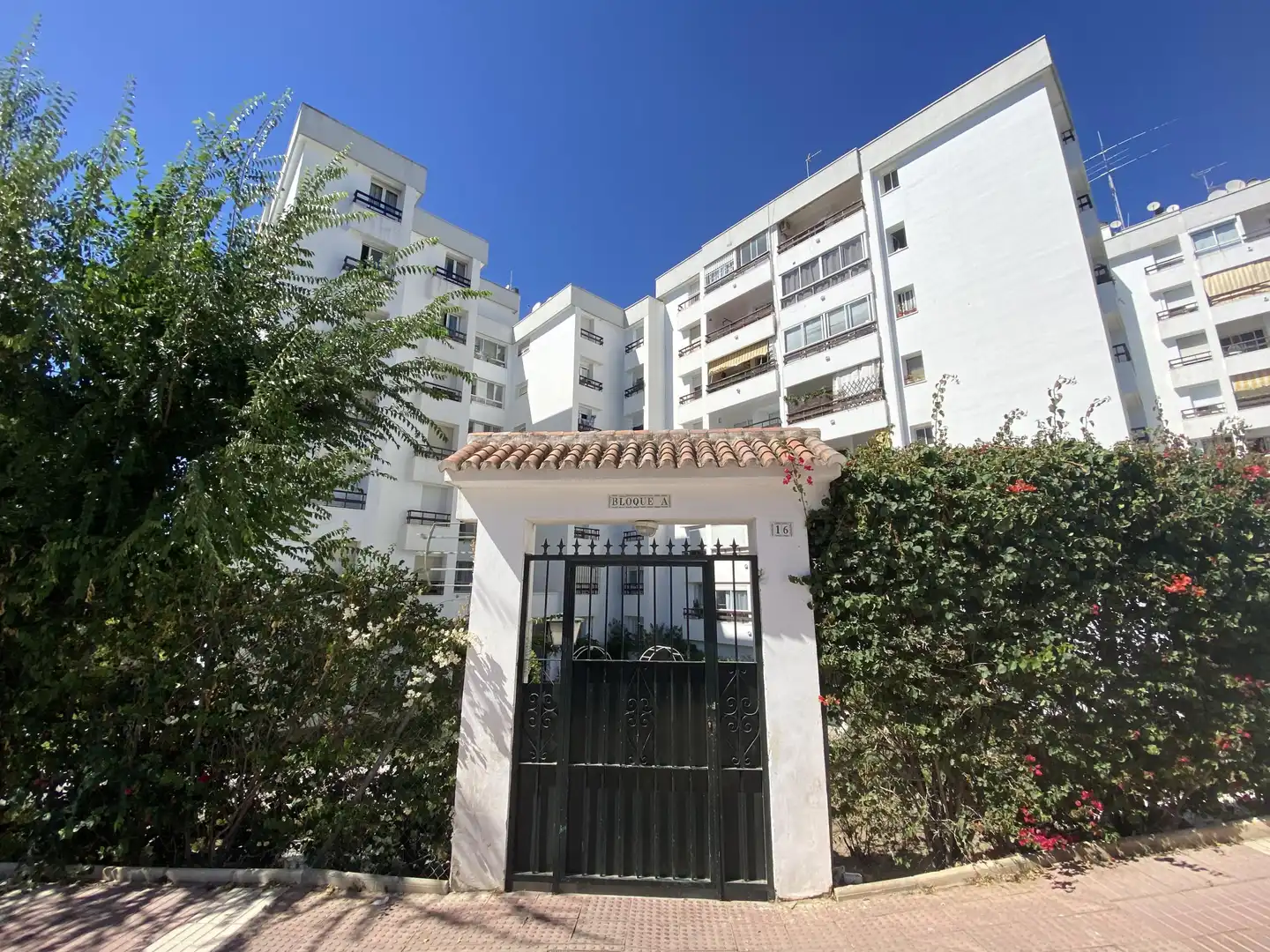 Vista exterior de Apartamento en venta en Marbella con Aire acondicionado, Jardín privado y Terraza