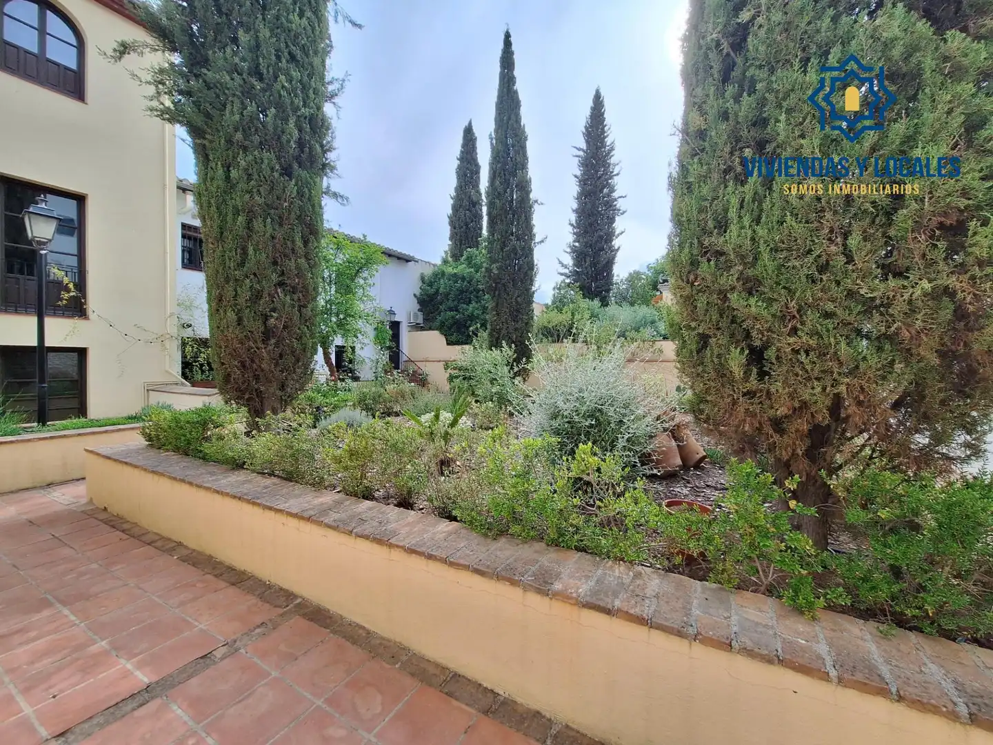 Garden of Duplexes for rent in Granada