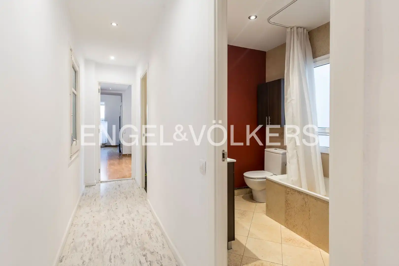 Ático en venta en Barcelona con Calefacción, Terraza y Balcón