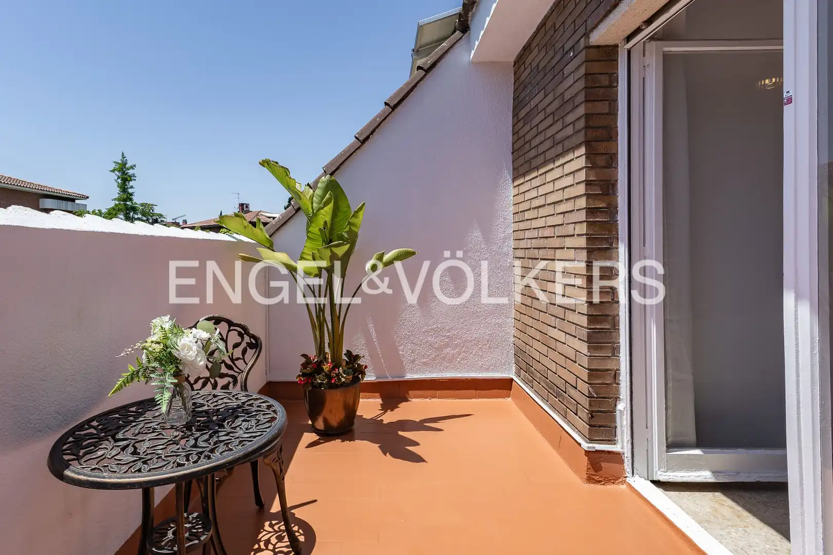 Terrassa de Casa o xalet en venda en Sant Cugat del Vallès amb Aire condicionat, Calefacció i Jardí privat