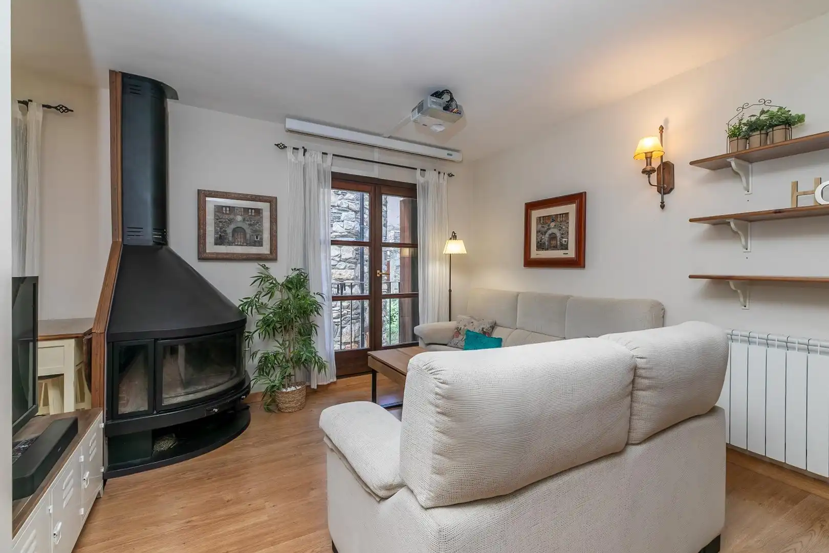 Country homes for sale in Sahún