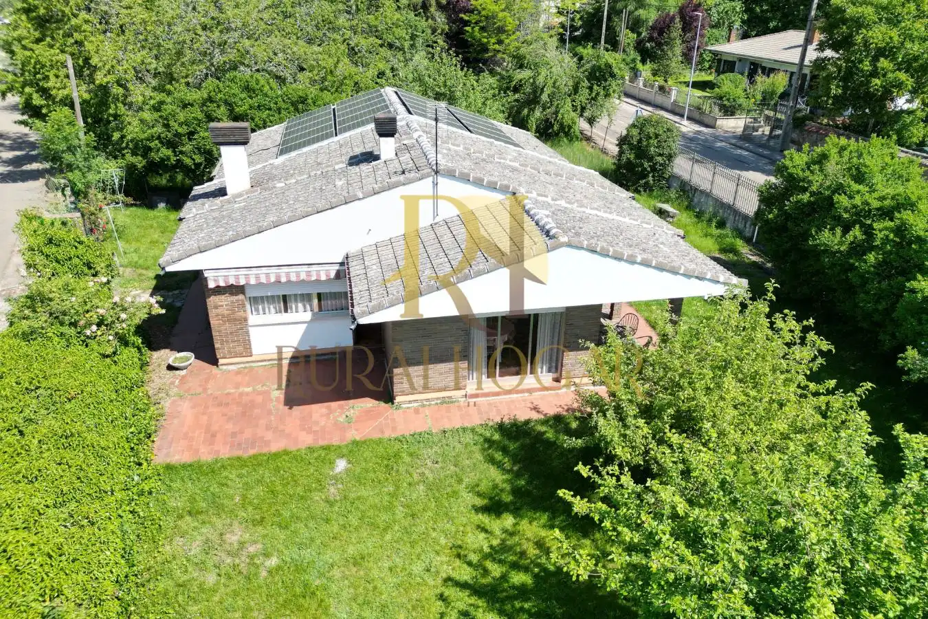 Vista exterior de Casa o chalet en venta en Matallana de Torío con Jardín privado