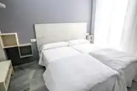 Dormitori de Apartament de lloguer en Jerez de la Frontera amb Aire condicionat i Moblat