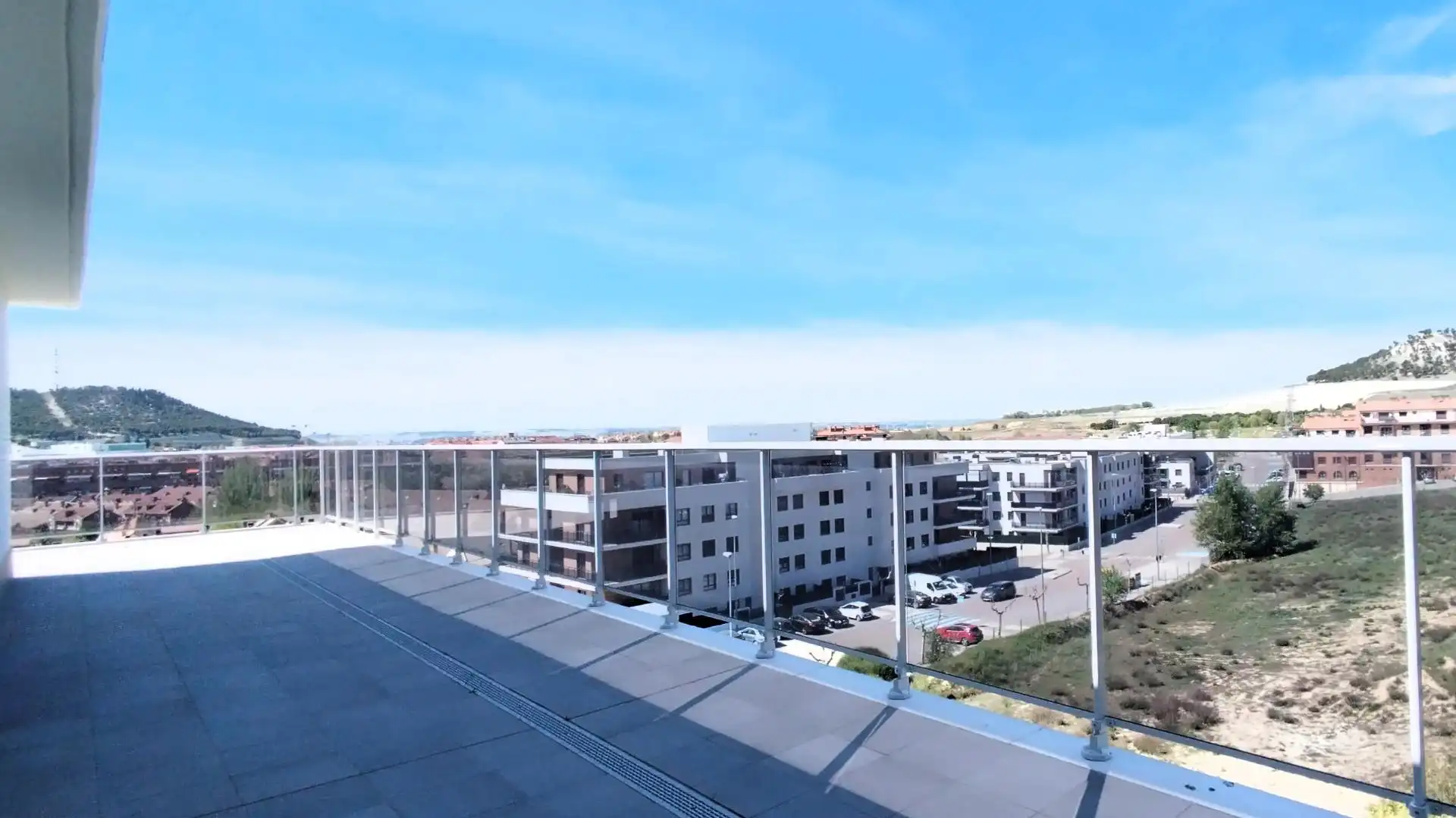 Vista exterior de Ático en venta en Cistérniga con Terraza, Trastero y Piscina comunitaria