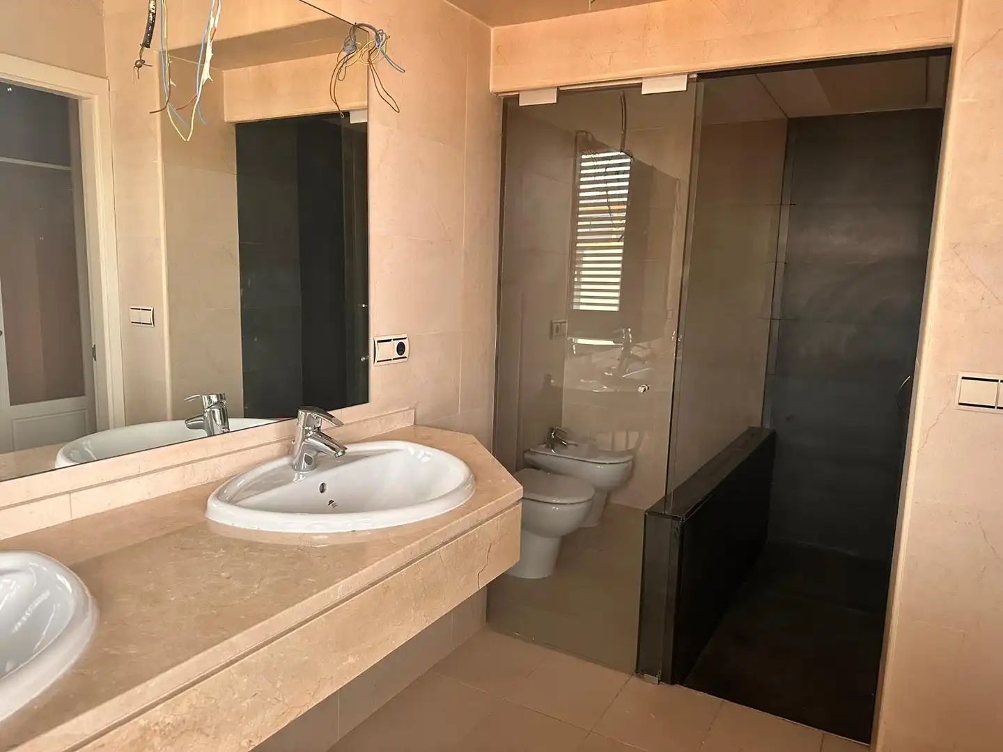 Bathroom of Flat for sale in Sevilla  with Swimming Pool