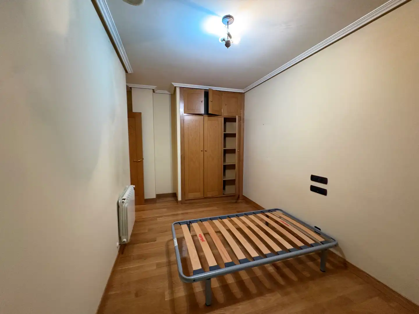 Schlafzimmer von Wohnung zum Verkauf in Oleiros mit Heizung, Privatgarten und Parkett