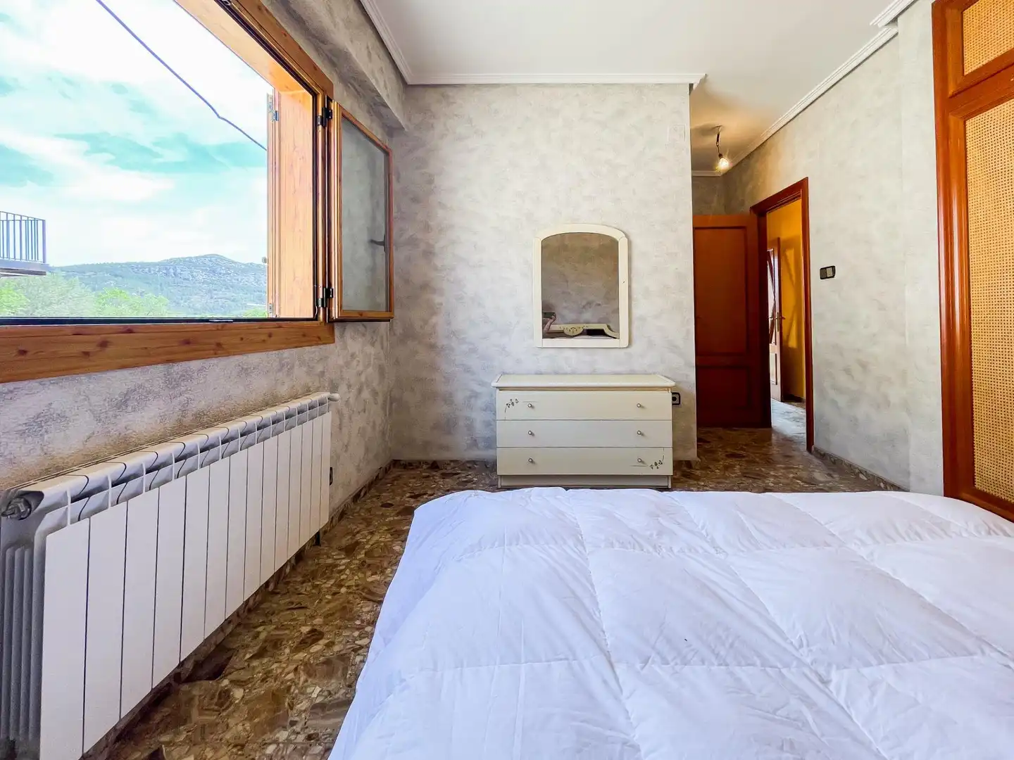 Dormitori de Casa o xalet en venda en Chera amb Calefacció, Terrassa i Traster