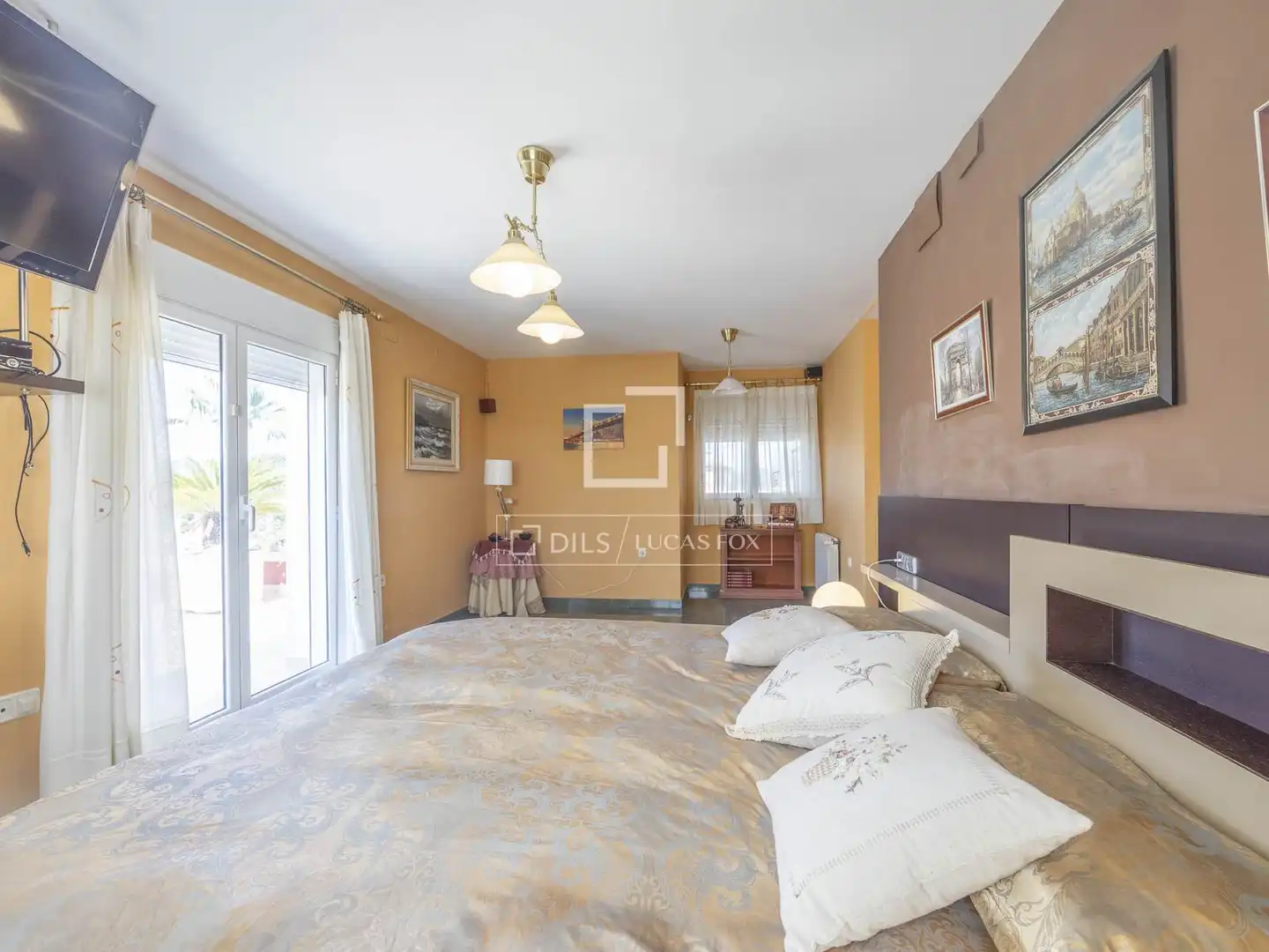 Bedroom of Houses for sale in La Pobla de Vallbona  with Air Conditioner, Heating and Private garden