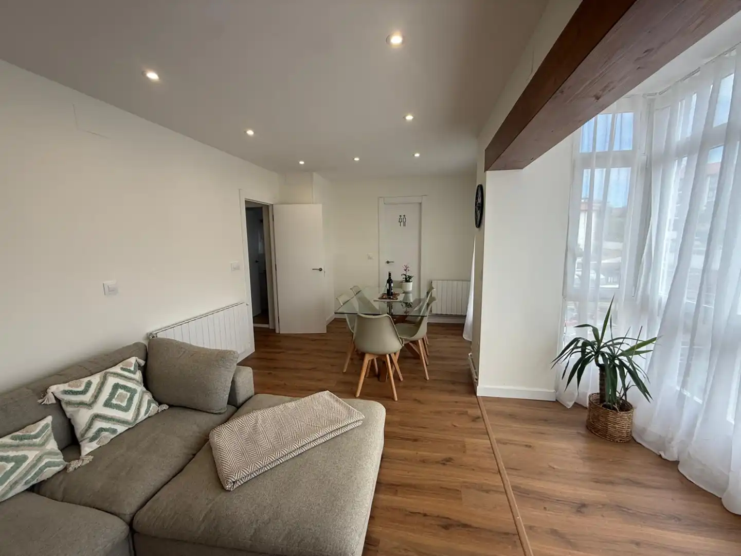 Sala de estar de Piso de alquiler en Comillas (Cantabria) con Calefacción, Terraza y Amueblado
