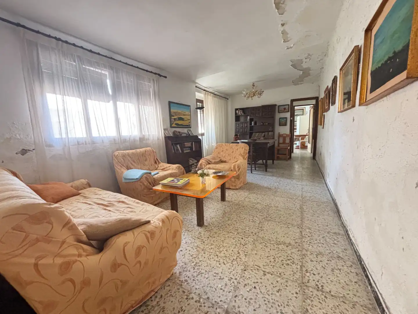 Sala d'estar de Casa o xalet en venda en Monegrillo amb Jardí privat, Terrassa i Moblat