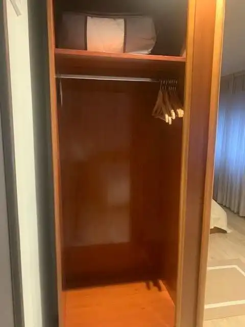 Schlafzimmer von Wohnung zur Miete in Bilbao  mit Heizung, Möbliert und Balkon