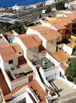 Vista exterior de Casa adosada en venda en El Rosario amb Terrassa, Traster i Piscina