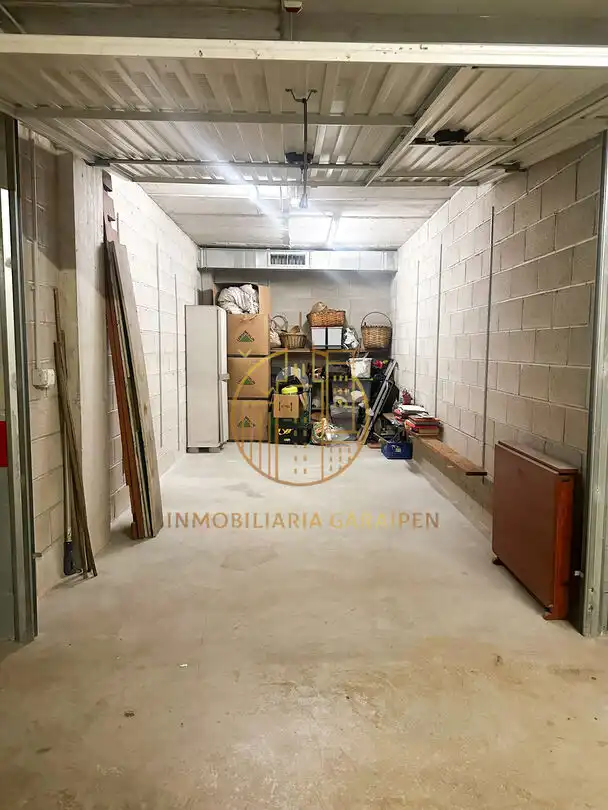 Garage for sale in Irura