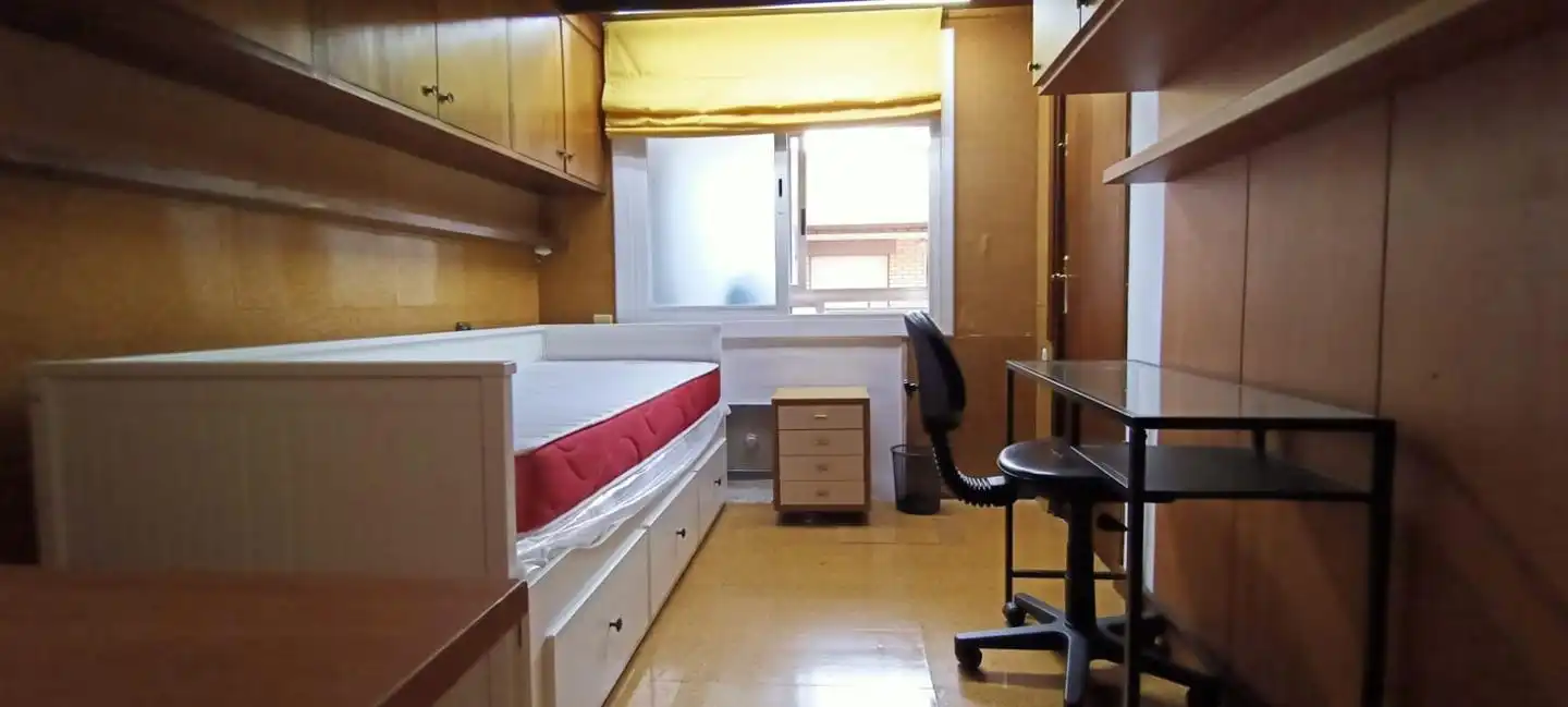 Habitación de Piso de alquiler en Terrassa con Amueblado