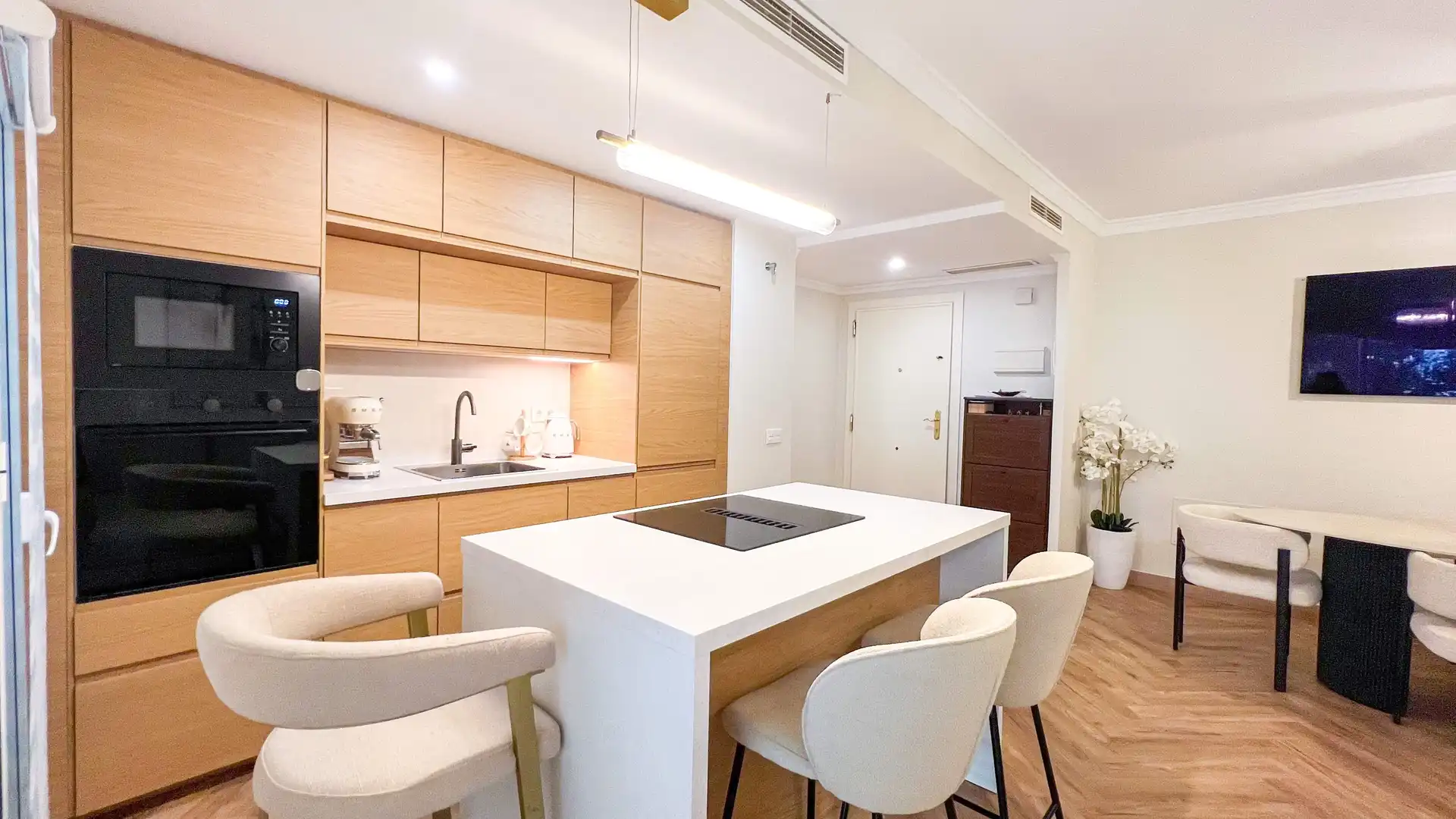 Cuina de Apartament en venda en Marbella amb Terrassa i Piscina comunitària