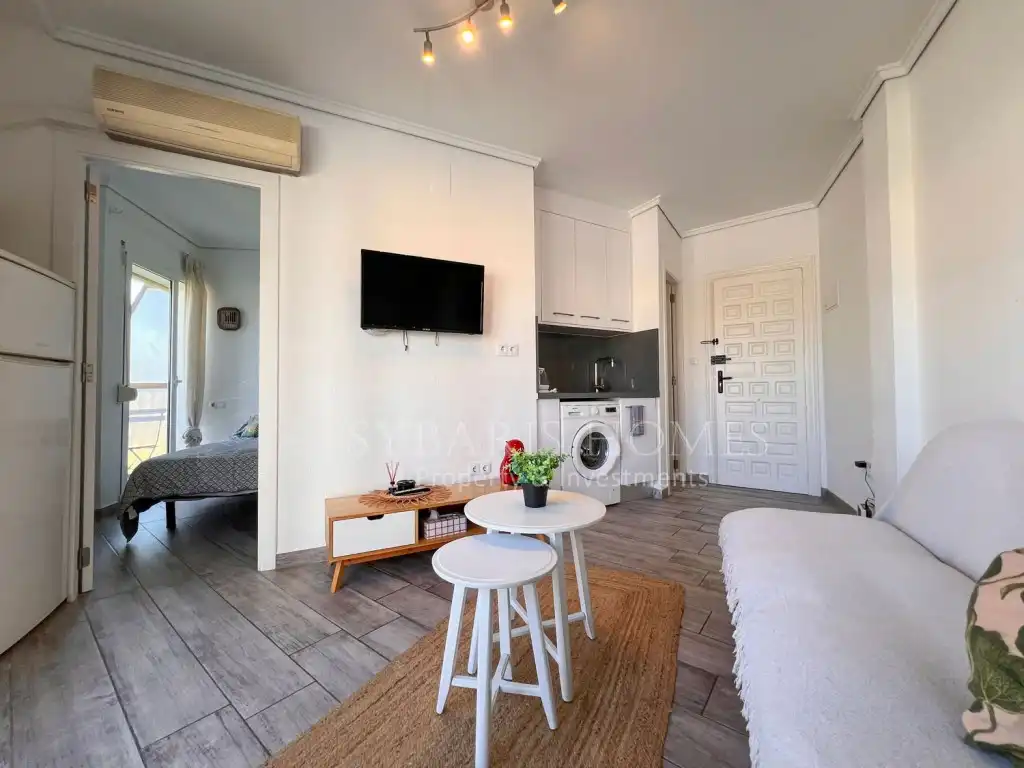 Habitación de Apartamento de alquiler en Dénia con Aire acondicionado, Jardín privado y Piscina