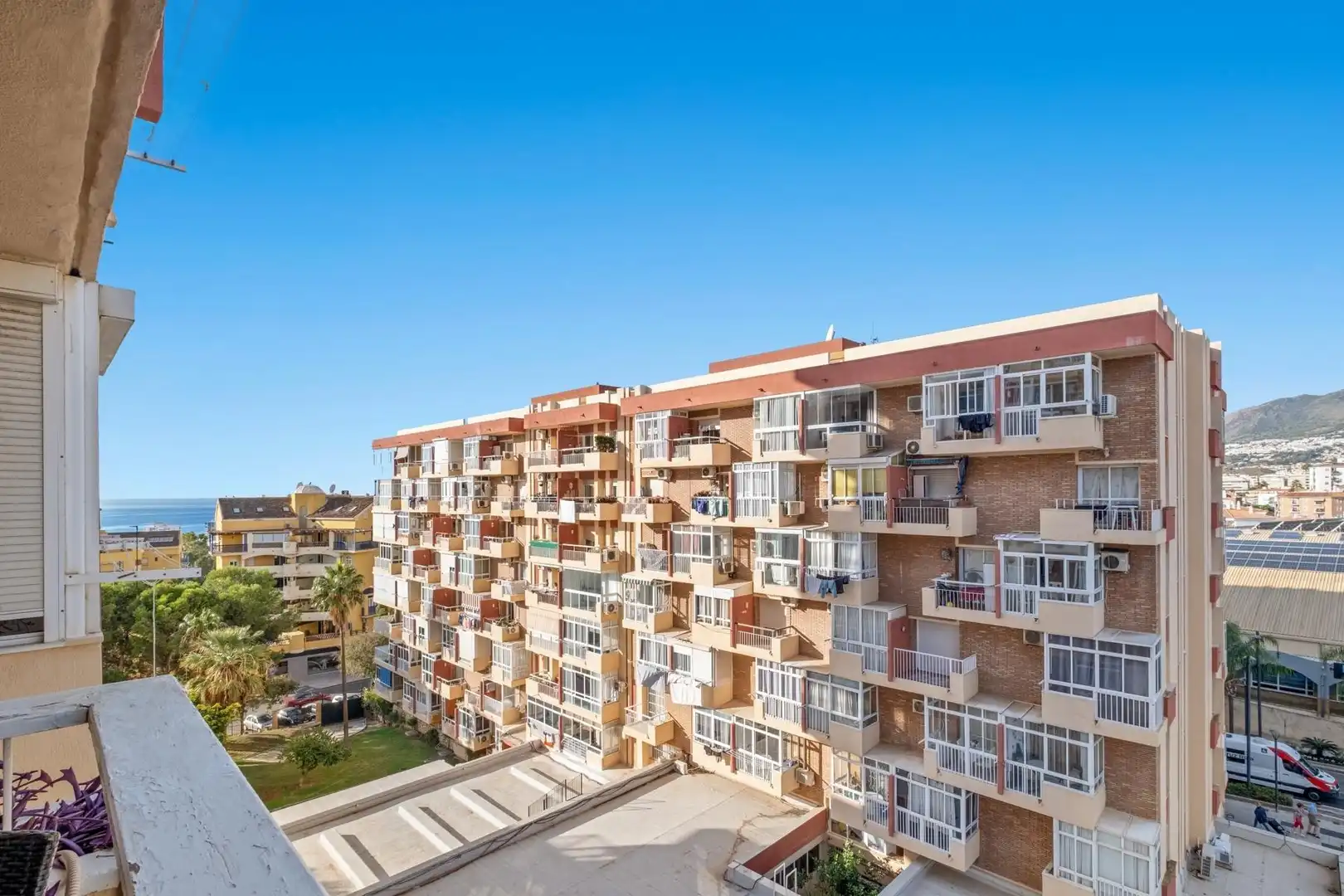 Vista exterior de Estudi en venda en Benalmádena amb Aire condicionat, Terrassa i Piscina comunitària