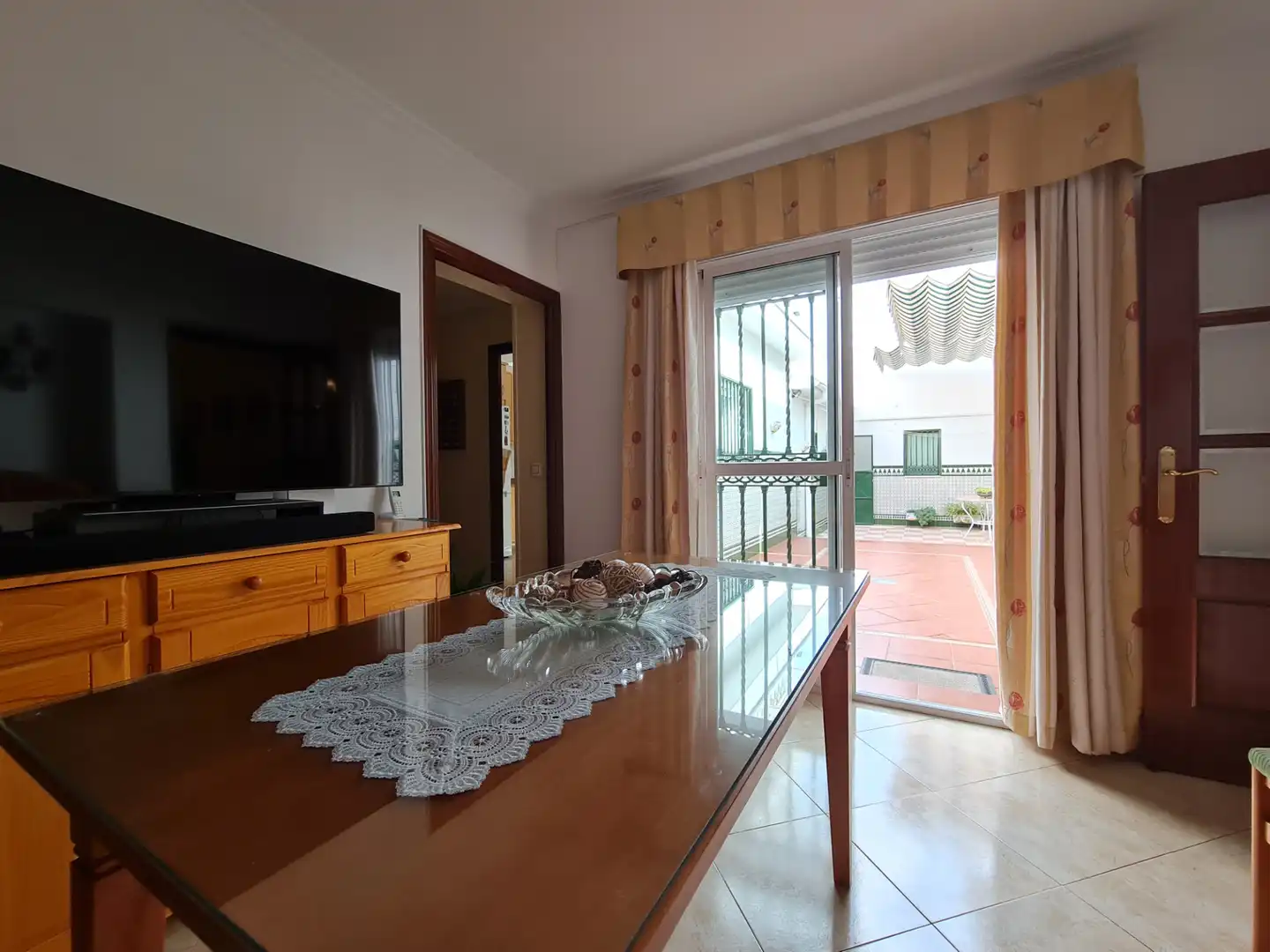 Living room of Houses for sale in Camas  with Air Conditioner, Terrace and Storage room