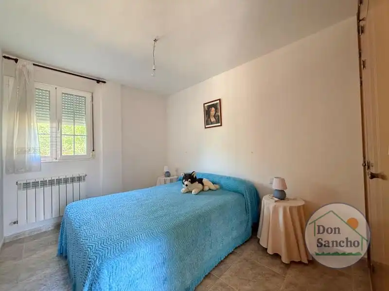 Dormitori de Casa o xalet en venda en Viana de Cega amb Calefacció, Terrassa i Traster