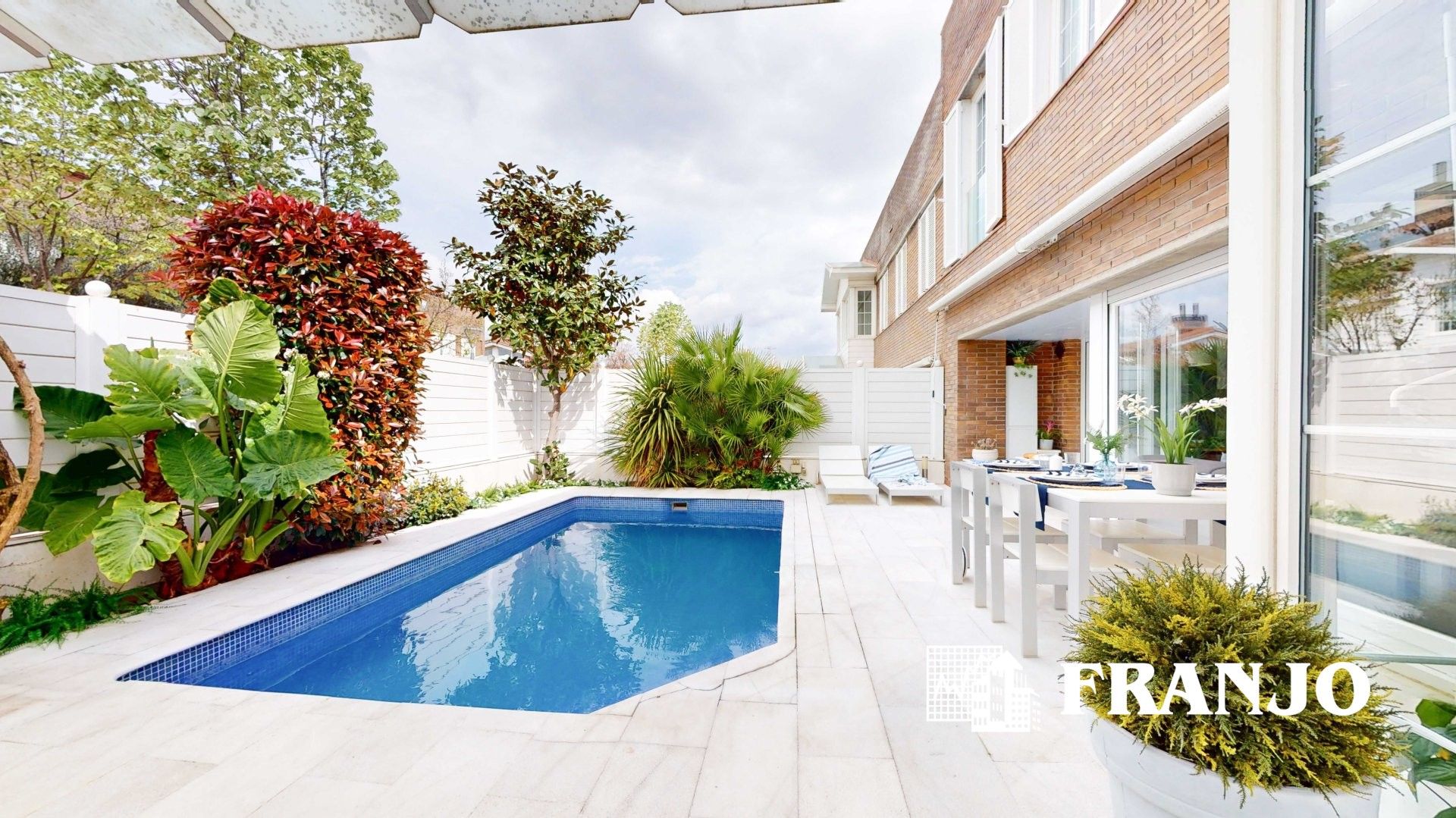 Piscina de Casa adosada en venda en Sant Quirze del Vallès amb Calefacció, Terrassa i Piscina
