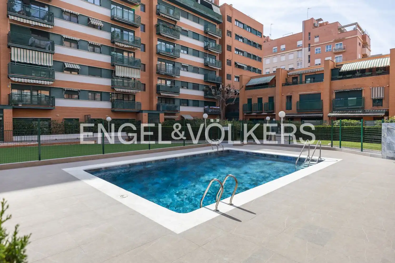 Swimming pool of Flat for rent in  Valencia Capital  with Air Conditioner, Heating and Swimming Pool