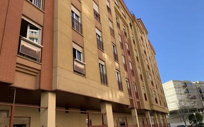 Exterior view of Flat for sale in  Granada Capital