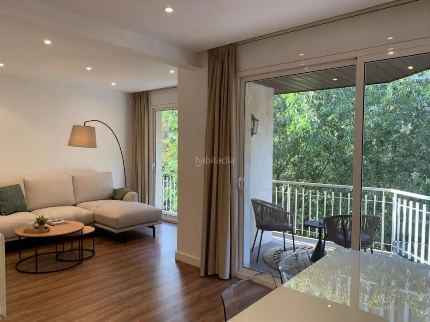 Flat with lift to rent in Carrer de Còrsega 272