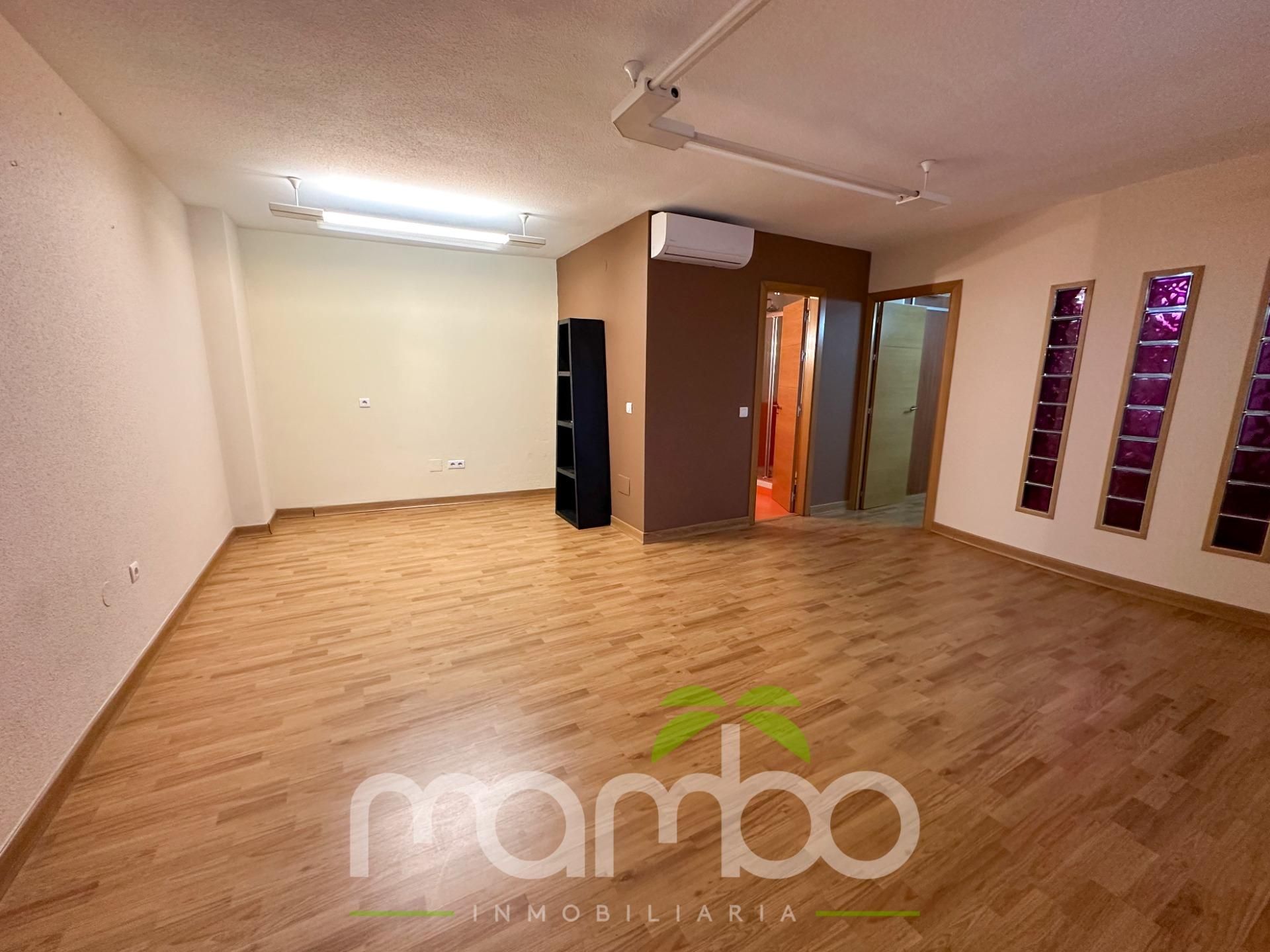 Oficina de lloguer en Vélez-Málaga amb Aire condicionat, Calefacció i Traster