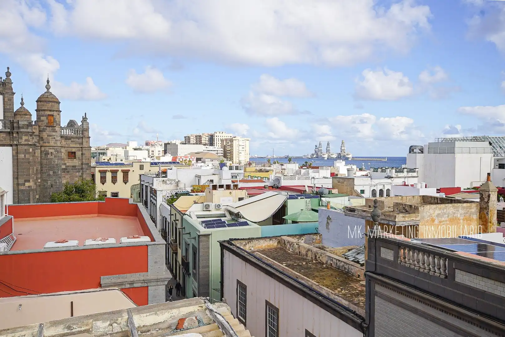 Vista exterior de Casa o xalet en venda en Las Palmas de Gran Canaria amb Terrassa i Balcó