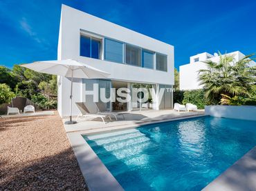 Xalet amb piscina en venda a AVINGUDA DE CALA LLENYA