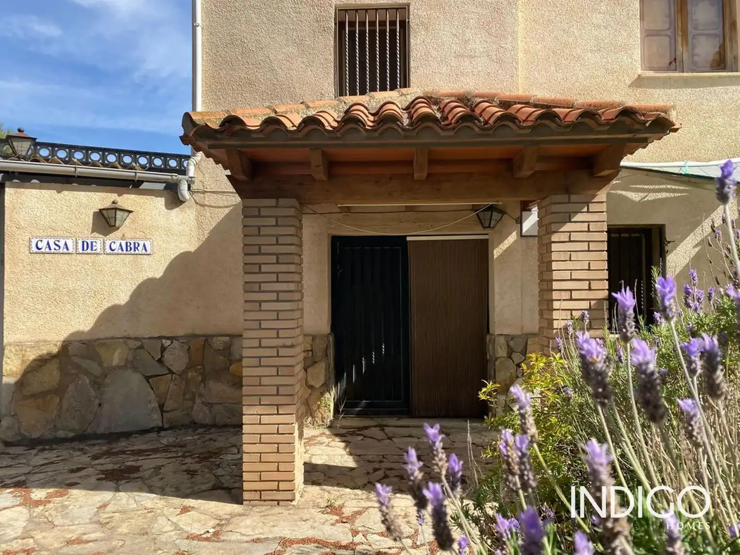 Vista exterior de Casa adosada en venda en Ibi amb Calefacció, Traster i Moblat