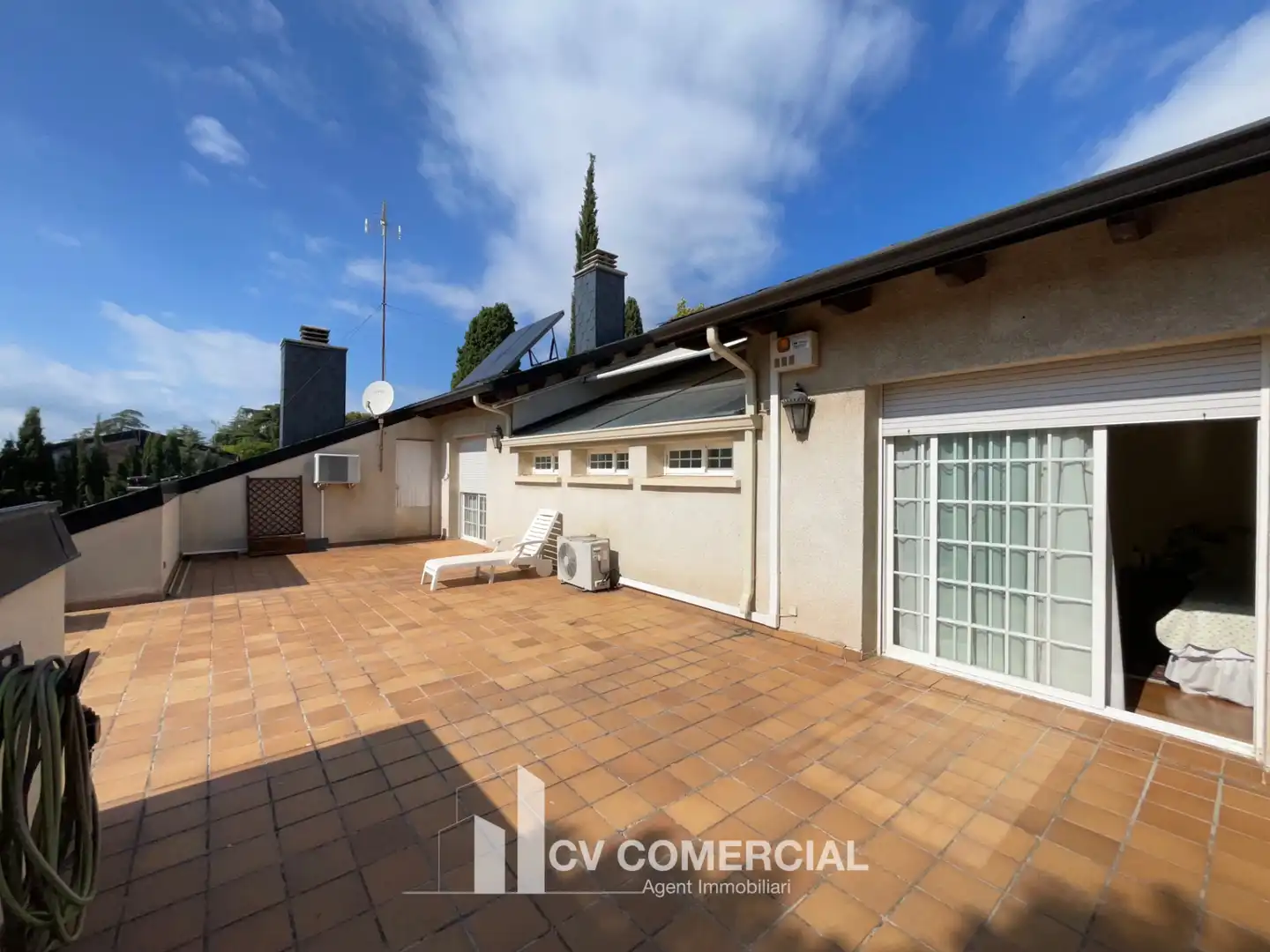 Vista exterior de Casa o xalet en venda en Sant Cugat del Vallès amb Aire condicionat, Calefacció i Jardí privat