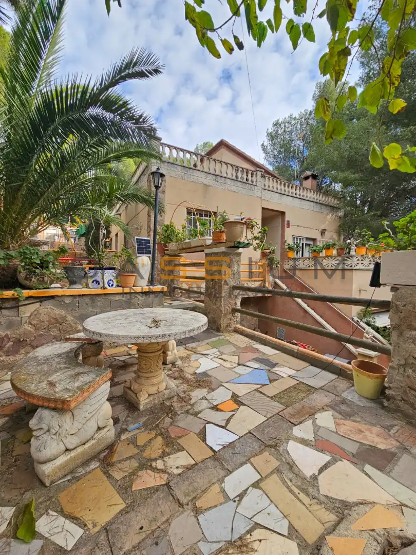House with pool for sale in Carrer Santa Oliva