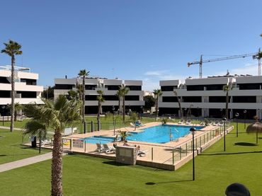 Apartamento con piscina en venta en El Raso