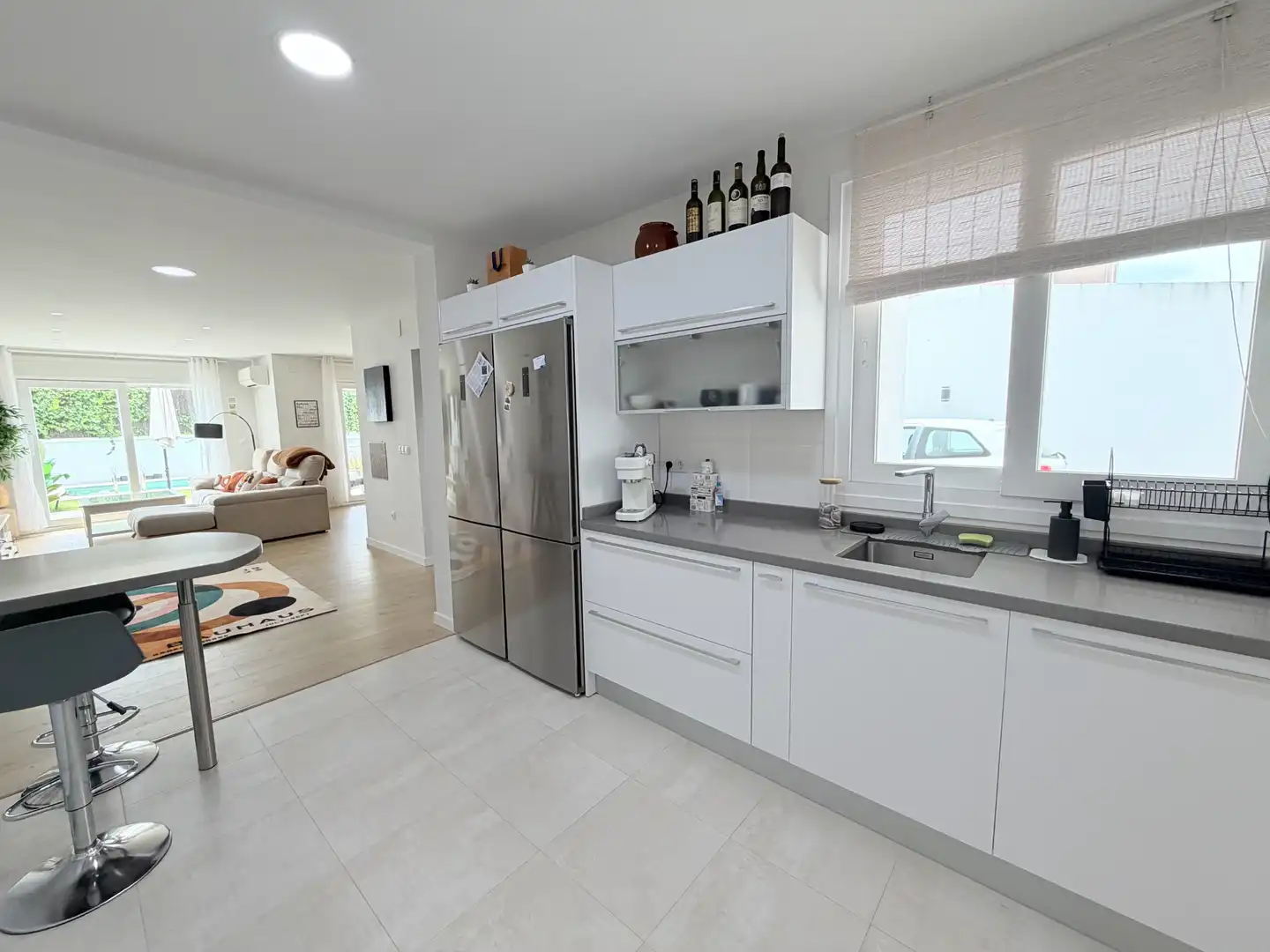 Cocina de Casa adosada en venta en Espartinas con Aire acondicionado, Jardín privado y Parquet