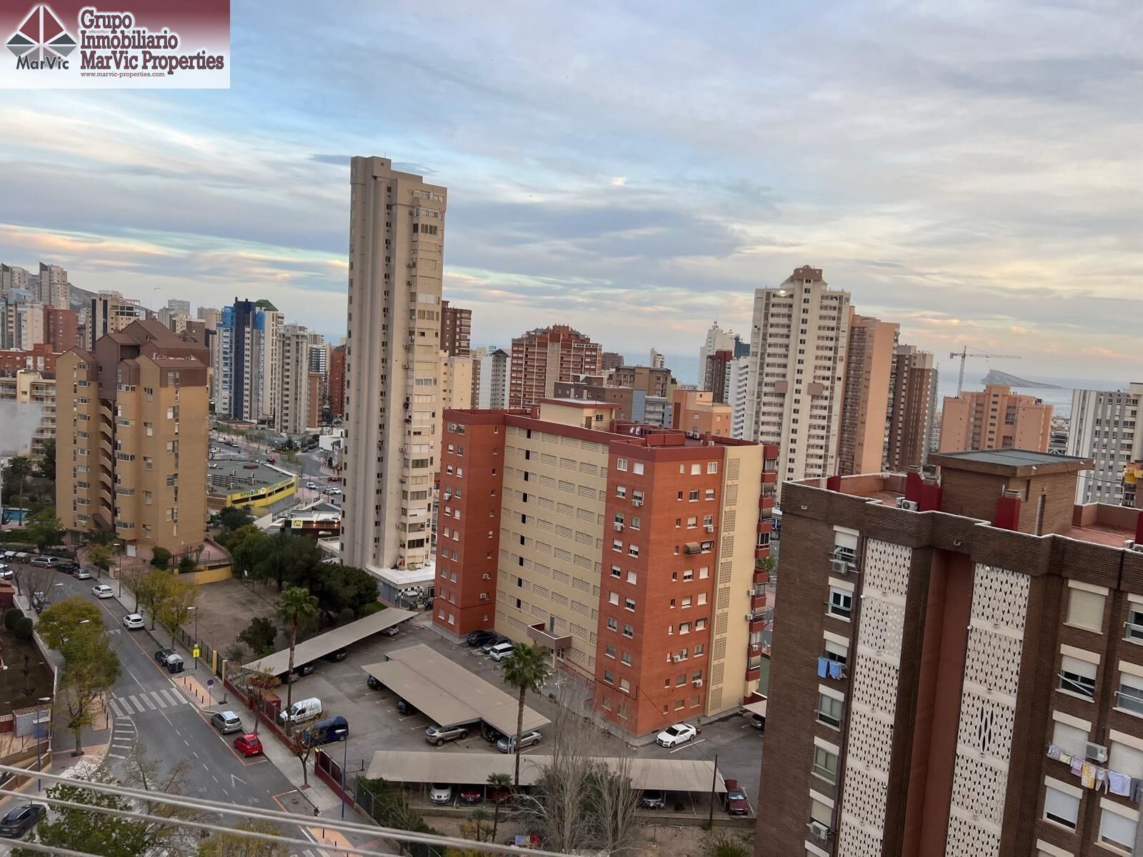 Vista exterior de Apartament en venda en Benidorm amb Aire condicionat, Jardí privat i Piscina comunitària