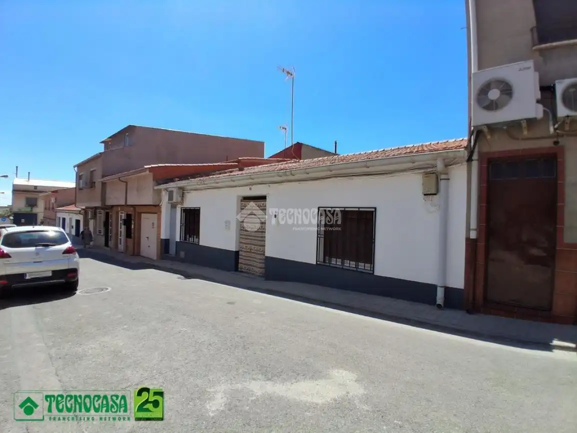 Vista exterior de Casa adosada en venda en Villarrubia de los Ojos