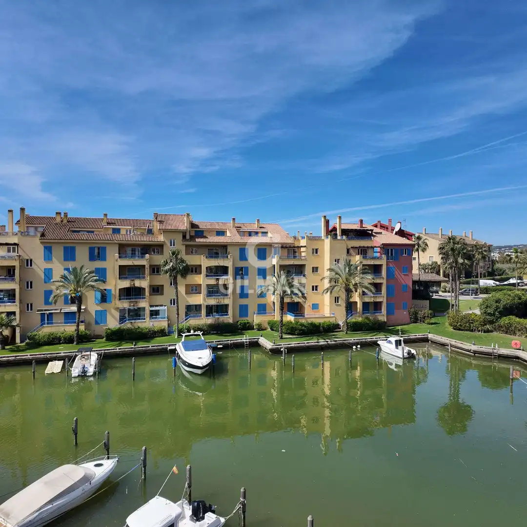 Vista exterior de Dúplex en venta en Sotogrande con Calefacción, Trastero y Piscina