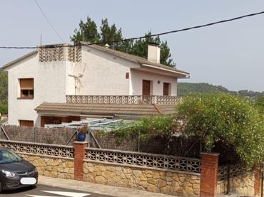 Xalet amb balcó en venda a Corbera de Llobregat