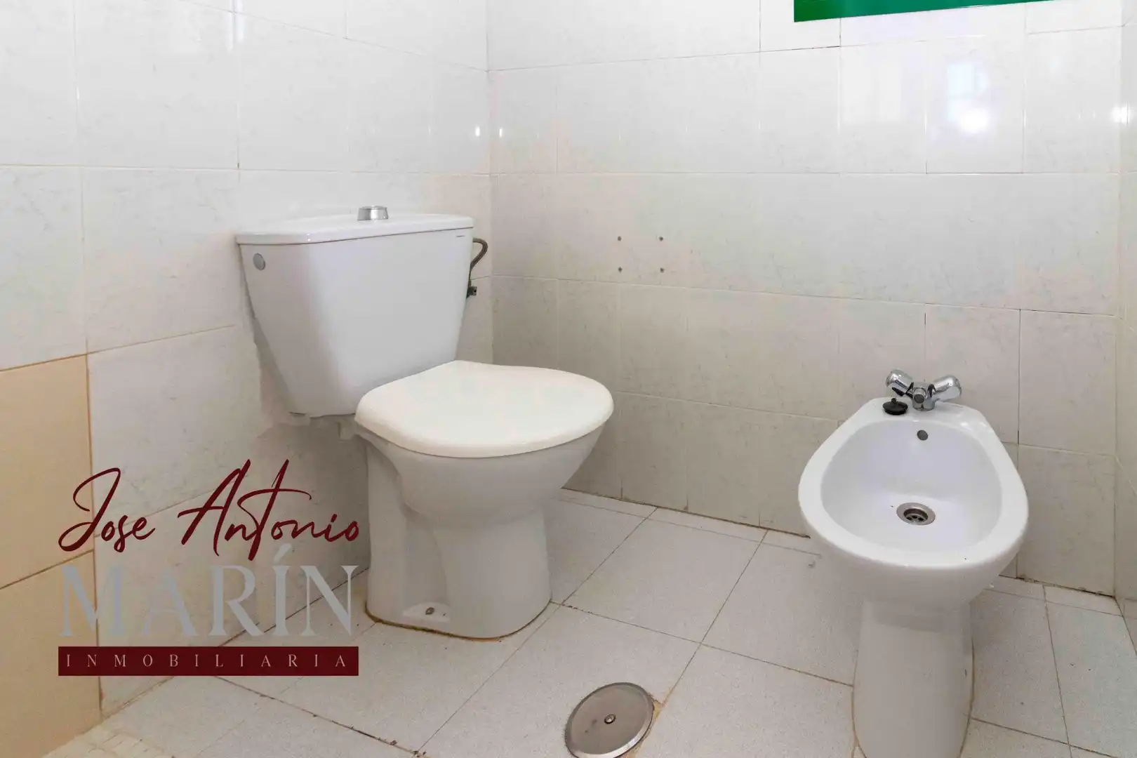 Bathroom of Houses for sale in Valdelacalzada