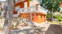 Vista exterior de Casa o xalet en venda en Montserrat amb Aire condicionat, Calefacció i Jardí privat
