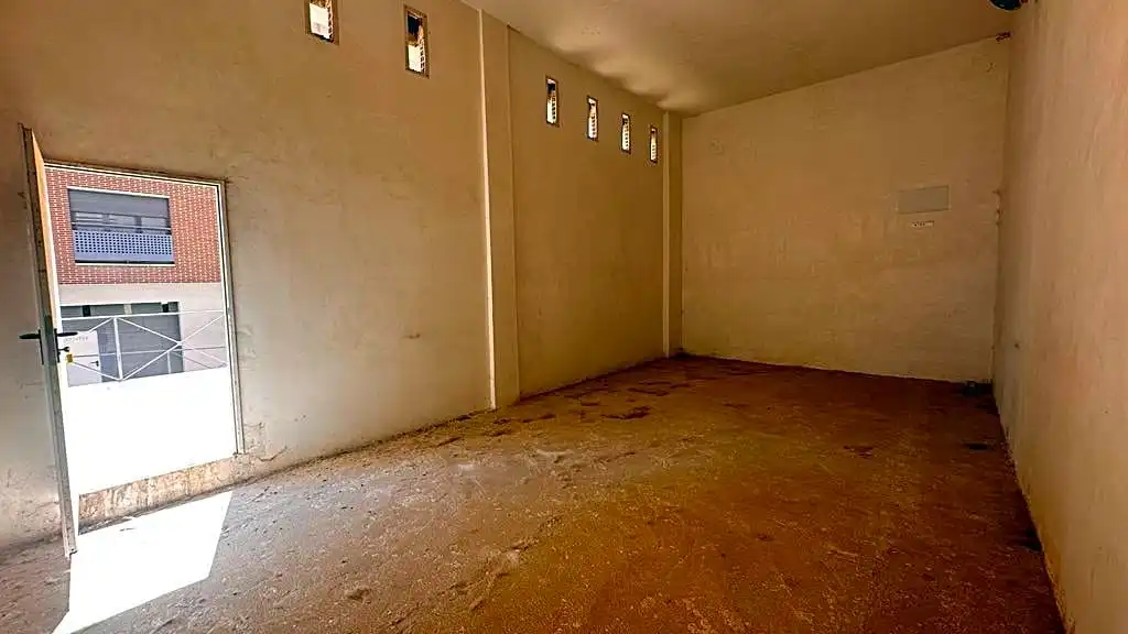 Local commercial à vendre à Calle Isaac Albeniz, imagen 2