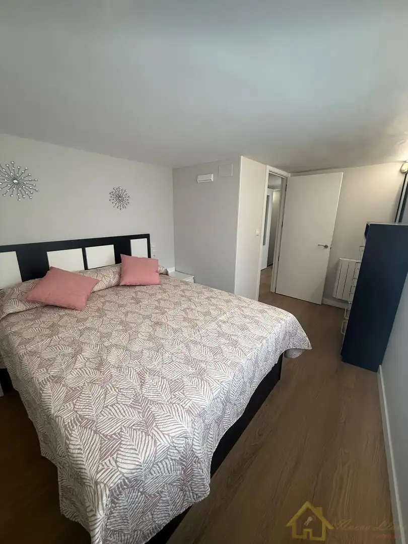 Habitación de Dúplex en venta en Lugo con Calefacción, Amueblado y Alarma